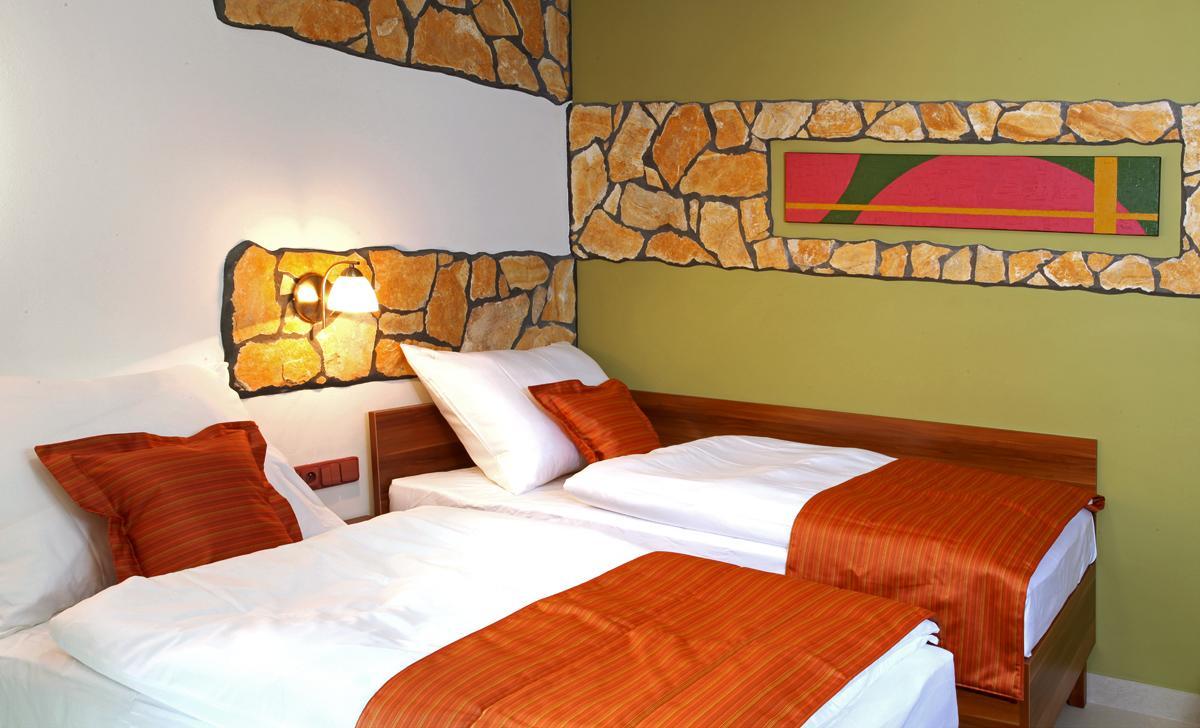 Hotel Vinopa Hustopeče Exterior foto